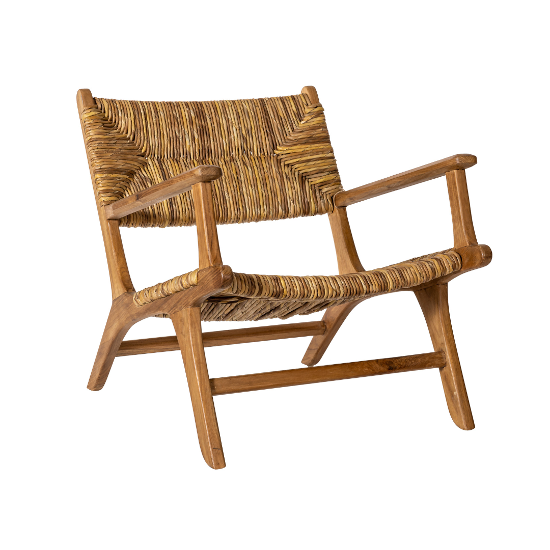 Sillón de madera con asiento y respaldo de fibra natural