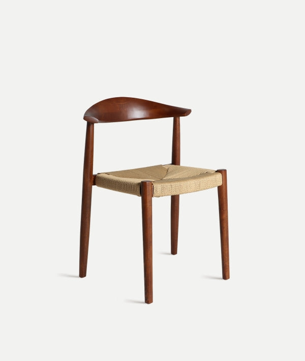 Silla de comedor escandinava de madera y fibra natural – Marlen Gallery
